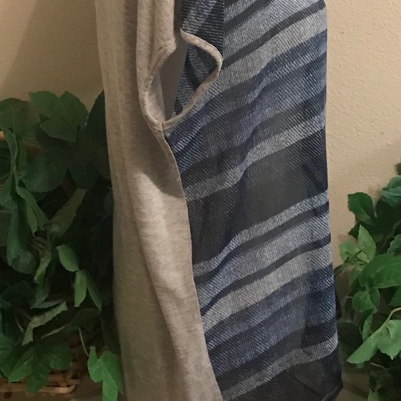 Two by Vince Camuto semi-sheer Casual Blouse - Picture 3 of 6